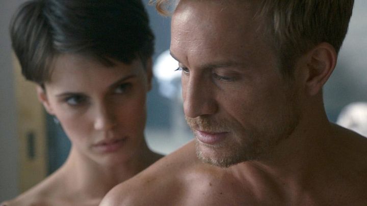 Una scena tratta dal film Doppio amore