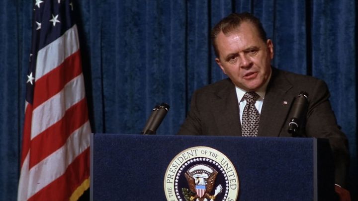 Una scena tratta dal film Gli intrighi del potere - Nixon