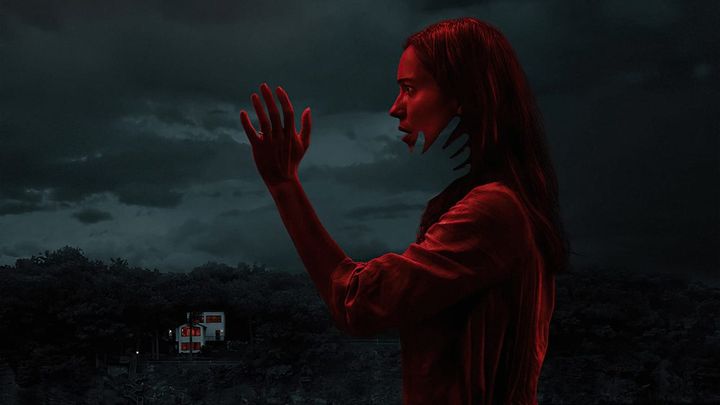 Una scena tratta dal film The Night House - La casa oscura