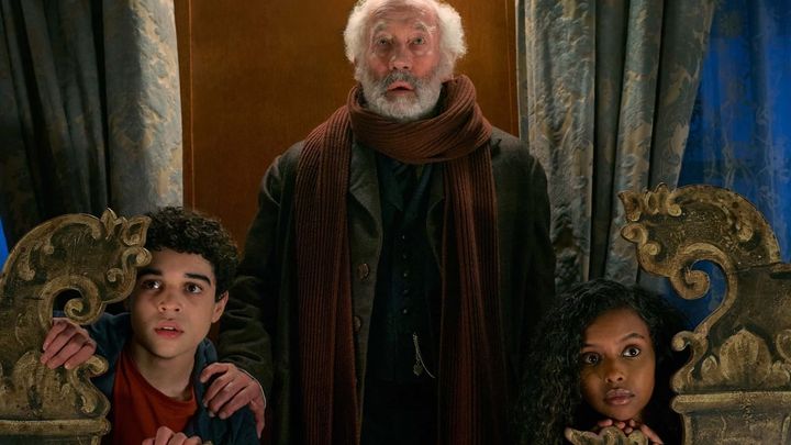 Una scena tratta dal film The Amazing Mr. Blunden