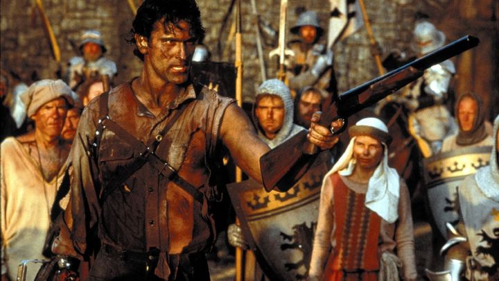 Una scena tratta dal film L'armata delle tenebre