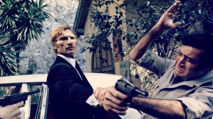 Una scena tratta dal film Da parte degli amici: firmato mafia!