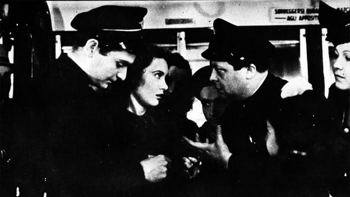 Una scena tratta dal film Avanti c'è posto...
