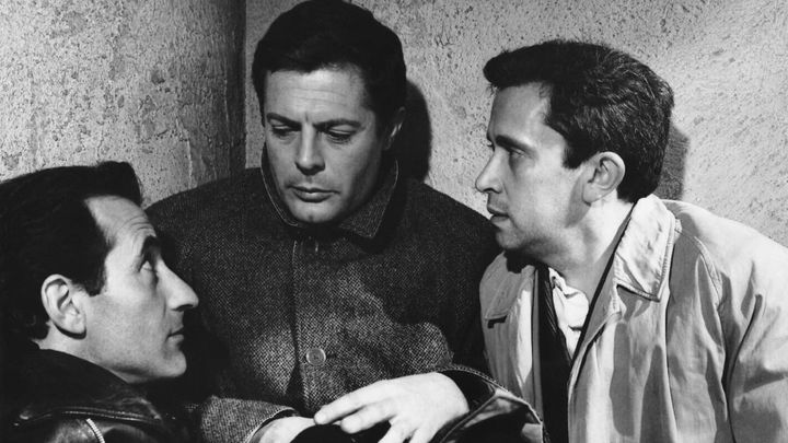 Una scena tratta dal film L'assassino