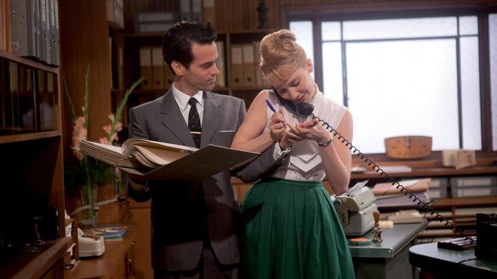 Una scena tratta dal film Tutti pazzi per Rose