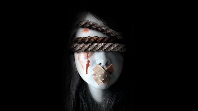 Una scena tratta dal film La ragazza della porta accanto