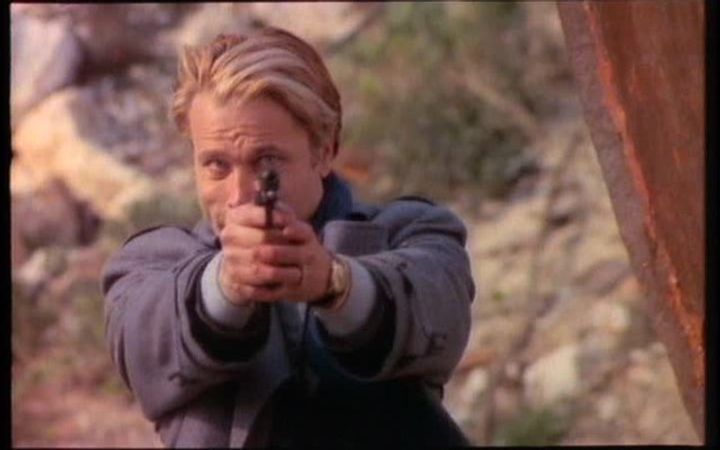 Una scena tratta dal film La polizia incrimina la legge assolve