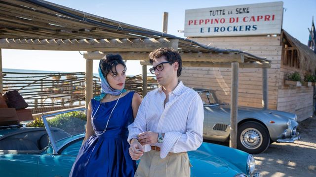 Una scena tratta dal film Champagne - Peppino Di Capri