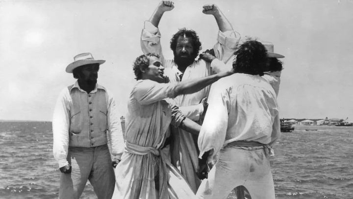 Una scena tratta dal film Porgi l'altra guancia