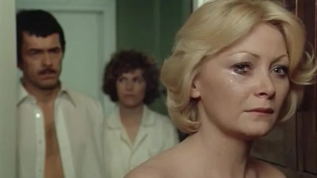 Una scena tratta dal film Emilienne