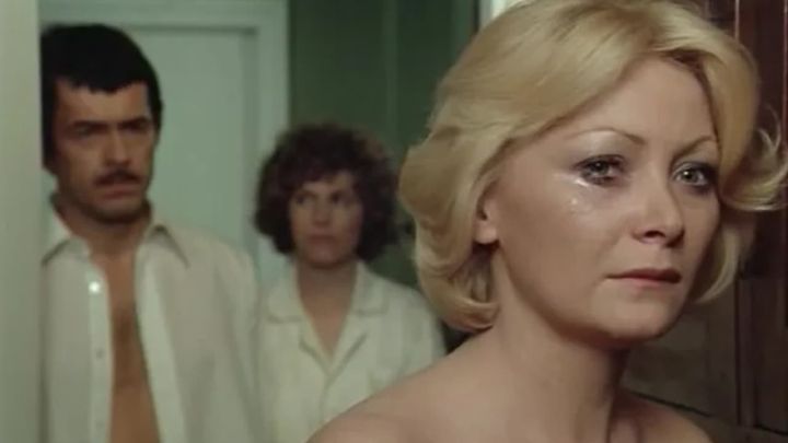 Una scena tratta dal film Emilienne