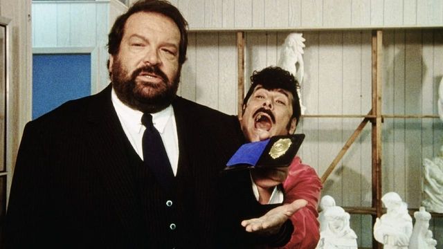 Una scena tratta dal film Cane e gatto