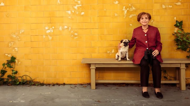 Una scena tratta dal film Miss Merkel - Morte al cimitero