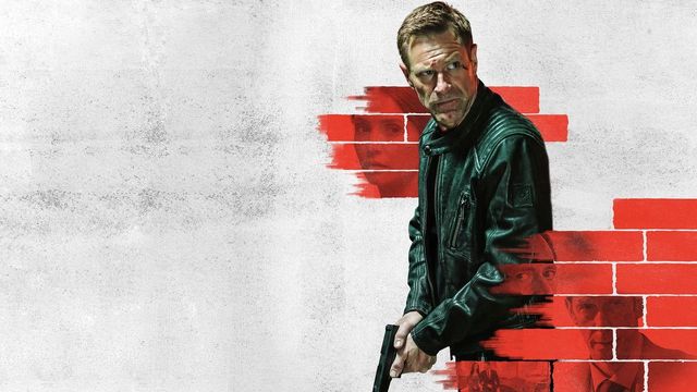 Una scena tratta dal film The Bricklayer