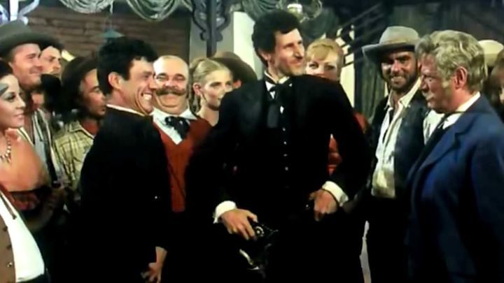 Una scena tratta dal film Due mafiosi nel Far West