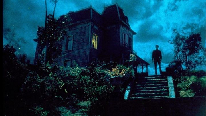 Una scena tratta dal film Psycho II