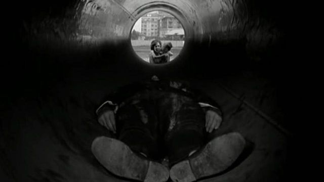 Una scena tratta dal film Omicron