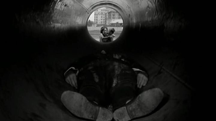 Una scena tratta dal film Omicron