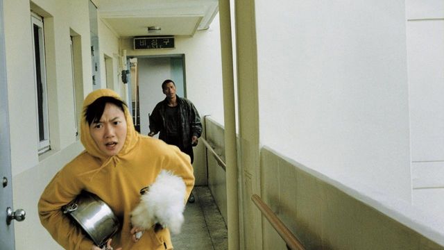 Una scena tratta dal film Cane che abbaia non morde