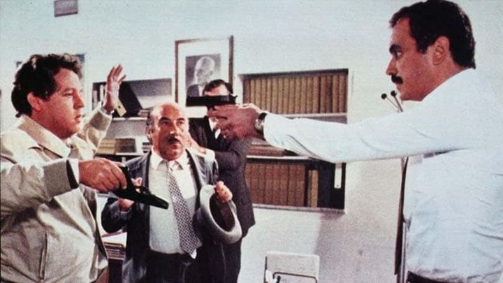 Una scena tratta dal film Agenzia Riccardo Finzi... praticamente detective