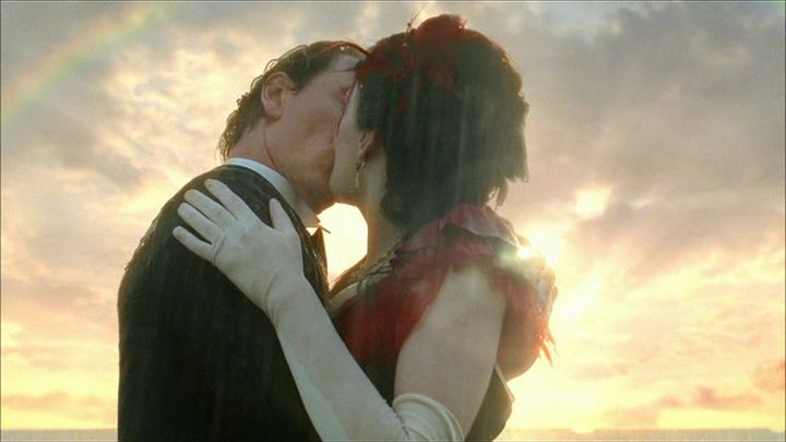 Una scena tratta dal film Angel - La vita, il romanzo