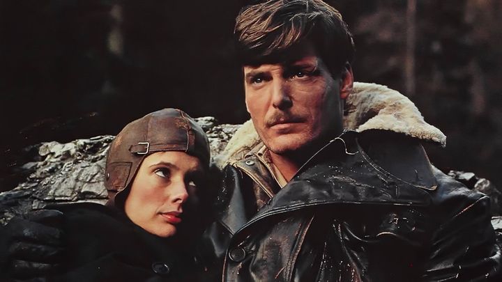 Una scena tratta dal film Aviator - Amore tra le nuvole