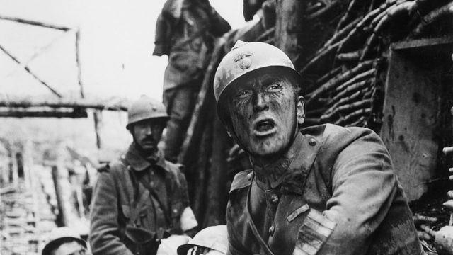 Una scena tratta dal film Orizzonti di gloria