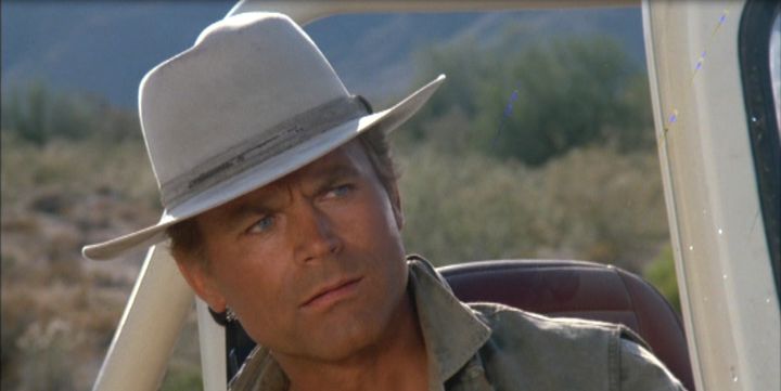 Una scena tratta dal film Renegade - Un osso troppo duro