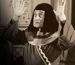 Locandina Totò contro Maciste