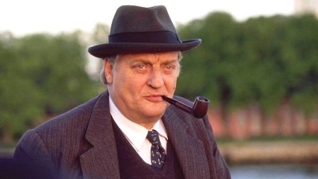 Una scena tratta dal film Maigret ha un dubbio