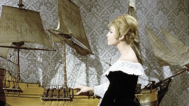 Una scena tratta dal film Angelica alla corte del Re