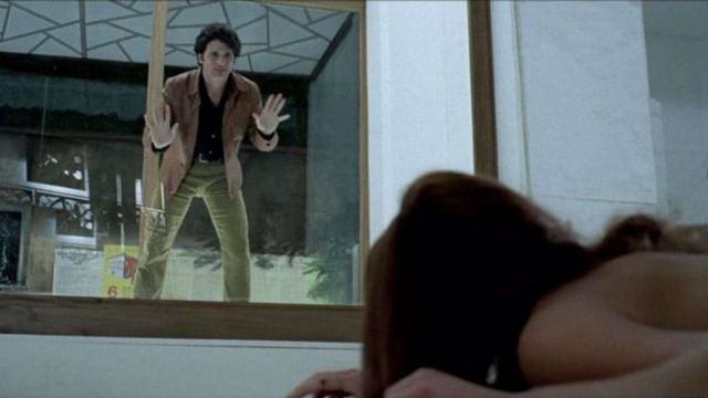 Una scena tratta dal film L'Uccello Dalle Piume Di Cristallo