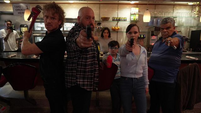 Una scena tratta dal film Guns Up