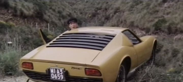 Una scena tratta dal film Sissignore