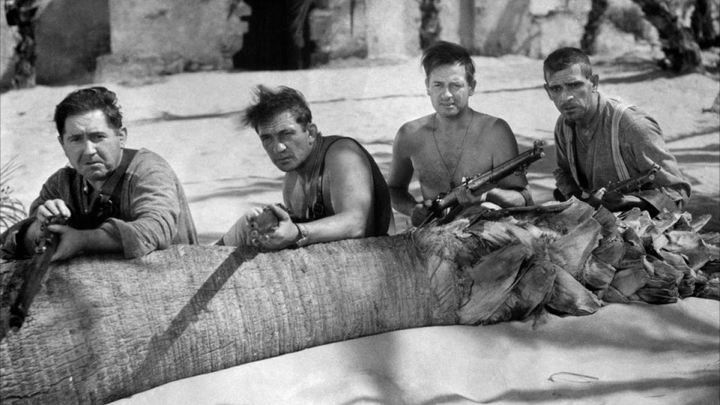 Una scena tratta dal film La pattuglia sperduta