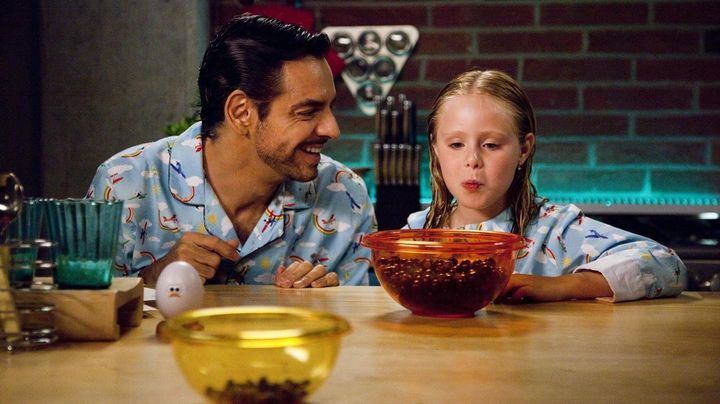 Una scena tratta dal film Instructions Not Included