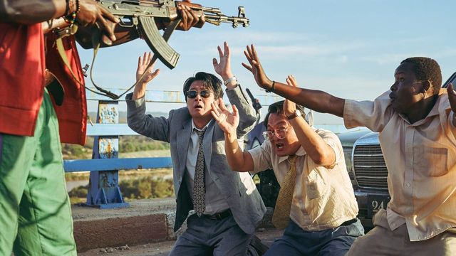 Una scena tratta dal film Fuga da Mogadiscio