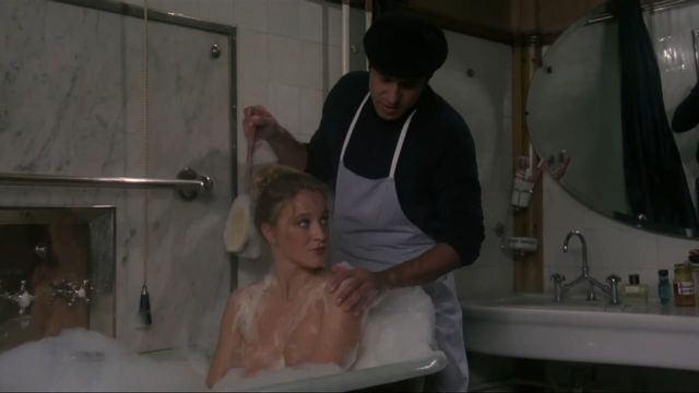 Una scena tratta dal film Mani di velluto