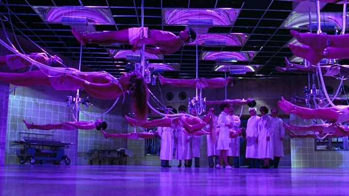 Una scena tratta dal film Coma profondo