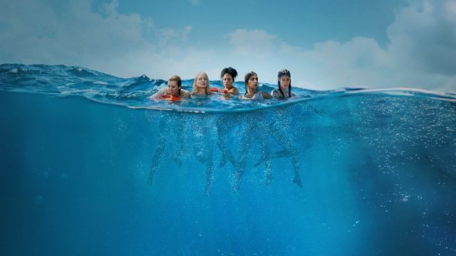 Una scena tratta dal film Something in the Water