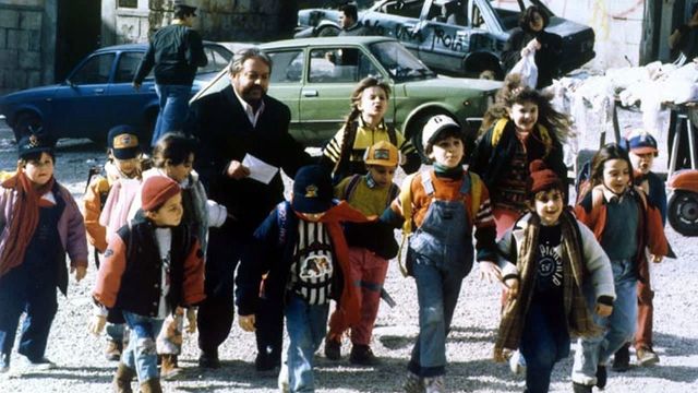 Una scena tratta dal film Io speriamo che me la cavo