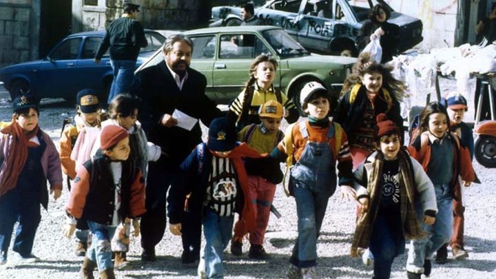 Una scena tratta dal film Io speriamo che me la cavo