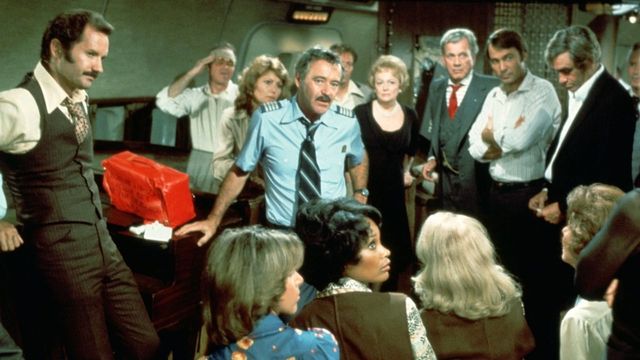 Una scena tratta dal film Airport '77