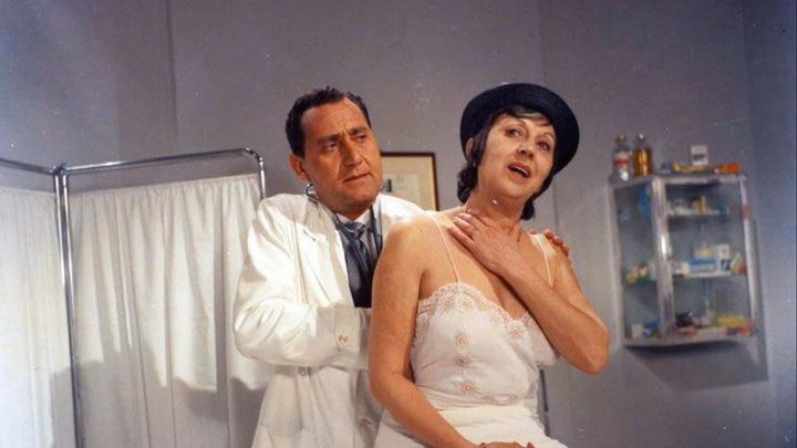 Una scena tratta dal film Il medico della mutua