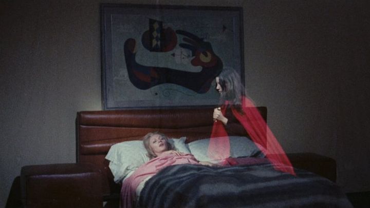 Una scena tratta dal film La dama rossa uccide sette volte