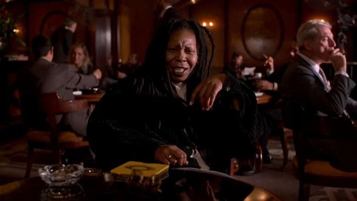 Una scena tratta dal film Hollywood brucia