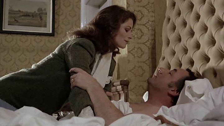 Una scena tratta dal film Un taxi color malva