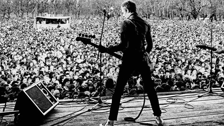 Una scena tratta dal film White Riot