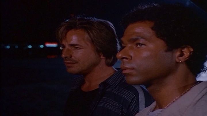 Una scena tratta dal film Il colombiano - Miami Vice Pilot