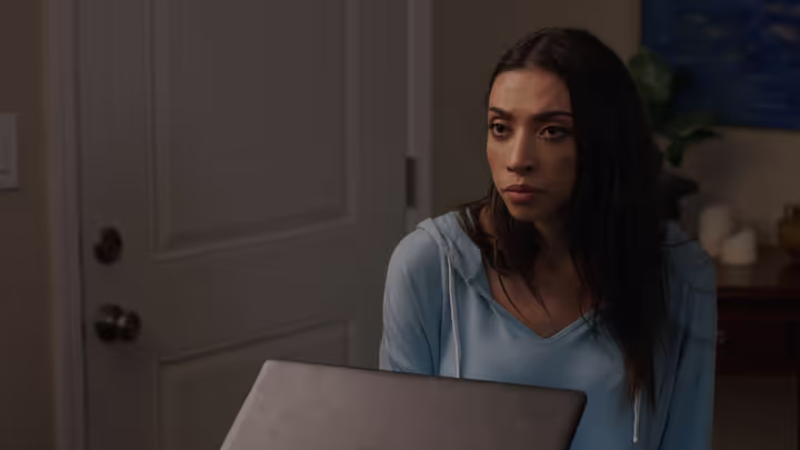 Una scena tratta dal film Nuotando nella follia